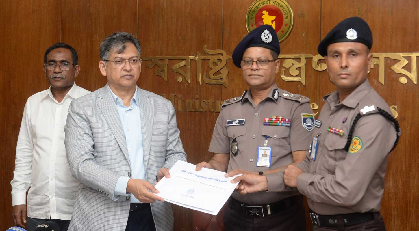 নির্বাচিত সরকার আসার পরে পুলিশ বাহিনী অনেক বেশি সক্রিয় হয়েছে: স্বরাষ্ট্রমন্ত্রী