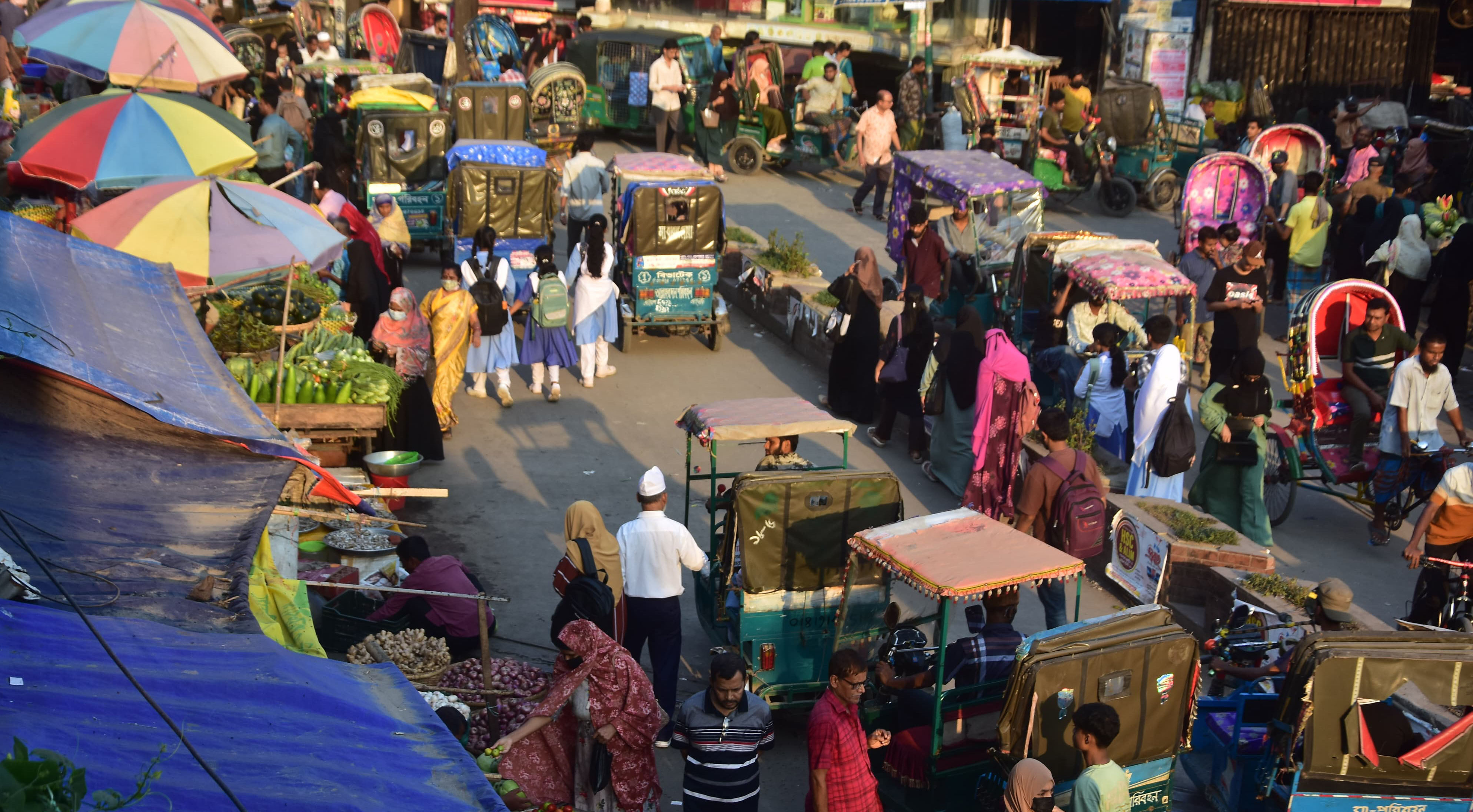 চকবাজার-বাকলিয়ায় বেপরোয়া ব্যাটারি রিকশা