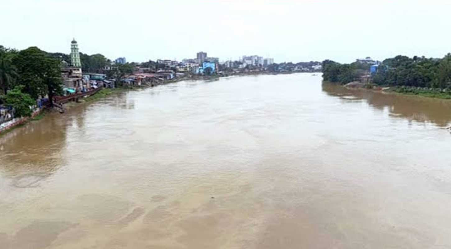 সিলেট জুড়ে বন্যার শঙ্কা, নদ-নদীর পানি বিপৎসীমা ছুঁই ছুঁই
