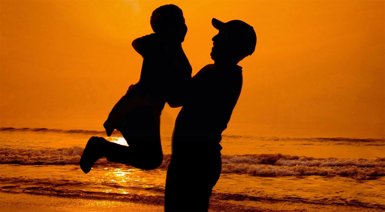 পৃথিবীতে না থেকেও যেই বাবারা থাকেন সন্তানের পাশে
