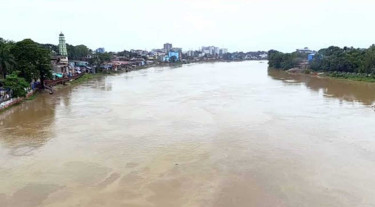 সিলেট জুড়ে বন্যার শঙ্কা, নদ-নদীর পানি বিপৎসীমা ছুঁই ছুঁই