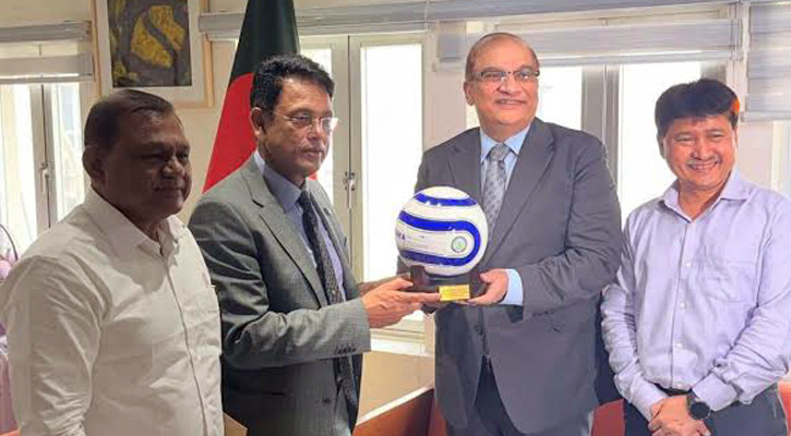 পাকিস্তানের পক্ষ থেকে শিক্ষার্থীদের জন্য এক হাজার ফুটবল