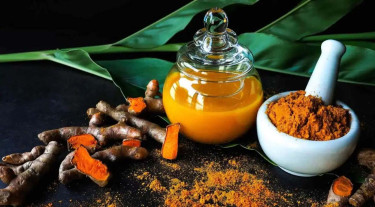 সকালে খালি পেটে কাঁচা হলুদ খাওয়ার উপকারিতা