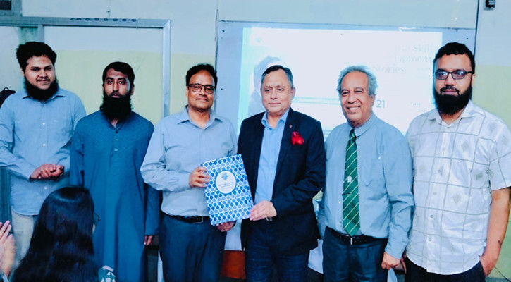 প্রিমিয়ার ইউনিভার্সিটিতে সেমিনার