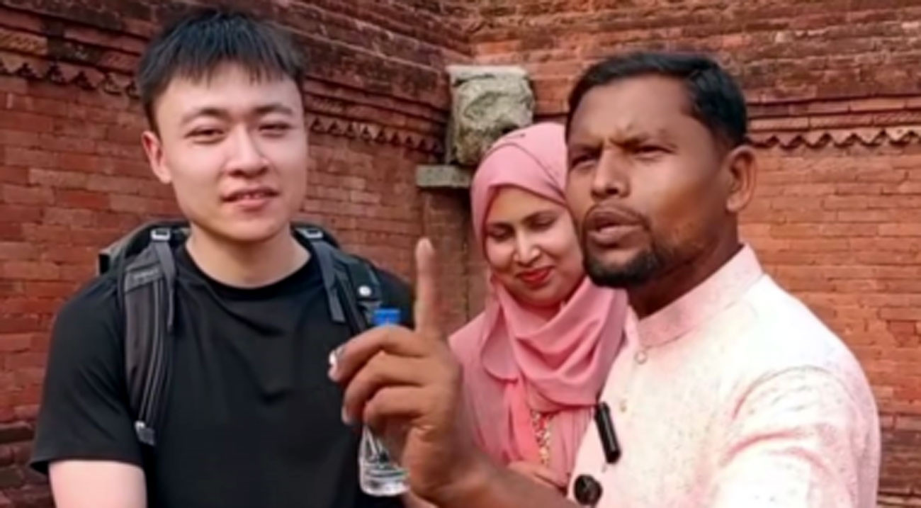পাহাড়পুরে চীনা পর্যটককে হেনস্তা: টিকটকার হিরো নানা আটক