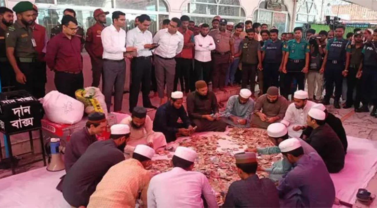 বিদায় বেলায় সিলগালা দানবাক্স খুলে গণনায় ডিসি সারওয়ার