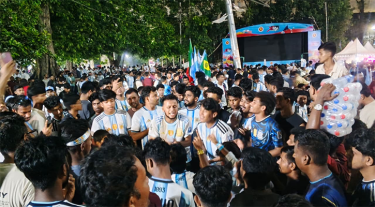 ঢাকাজুড়ে ফুটবল উন্মাদনা: আর্জেন্টিনার জয়ের প্রত্যাশা ব্রাজিল সমর্থকদেরও