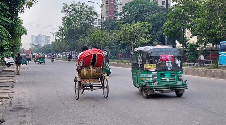 স্বাভাবিক সকালের ঢাকা, গুরুত্বপূর্ণ পয়েন্টে পুলিশের চেকপোস্ট