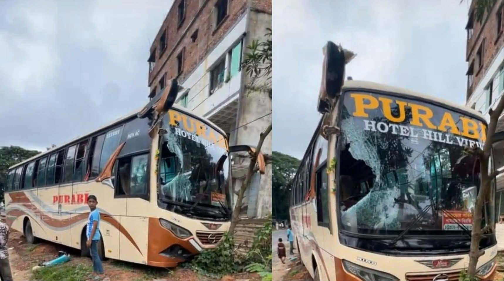 লোহাগাড়ায় দুই বাসের মুখোমুখি সংঘর্ষে নিহত ১