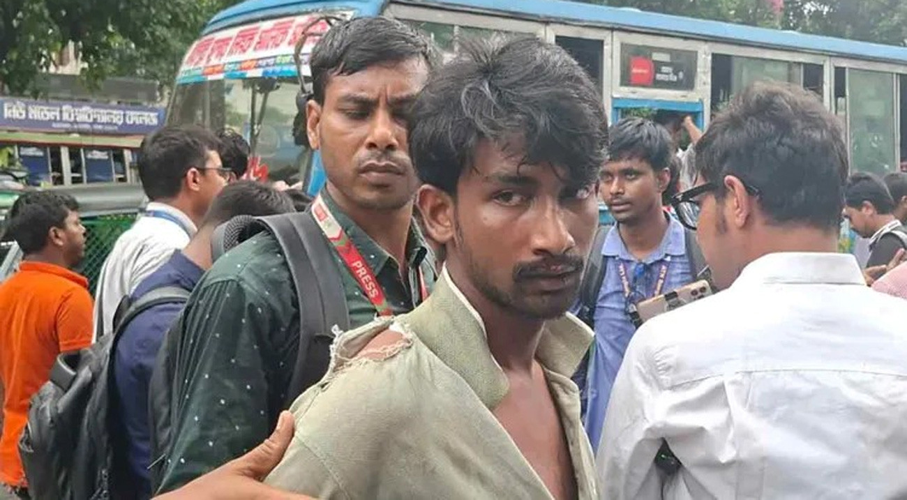 ধানমন্ডিতে ‘দোসর’ আখ্যা নিয়ে উত্তেজনা, সাংবাদিককে মারধর জামায়াতকর্মীদের