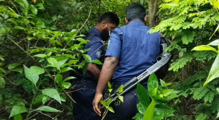 গহীন জঙ্গল থেকে মানব কঙ্কাল উদ্ধার, এলাকায় চাঞ্চল্য