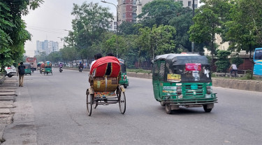 স্বাভাবিক সকালের ঢাকা, গুরুত্বপূর্ণ পয়েন্টে পুলিশের চেকপোস্ট