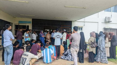 পরীক্ষা ও ফল প্রকাশে দেরি, প্রতিবাদে কুবির আইন বিভাগের অফিস কক্ষে তালা