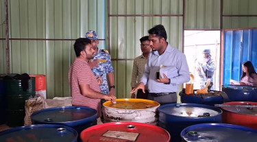 ডাঙ্গারচরে ভেজাল লুব অয়েল ও কাঁচামাল জব্দ