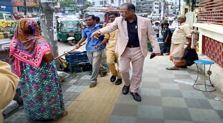 অবৈধ দখল ছিল সিডিএ’র সামনে, সরিয়ে দিলেন চেয়ারম্যান