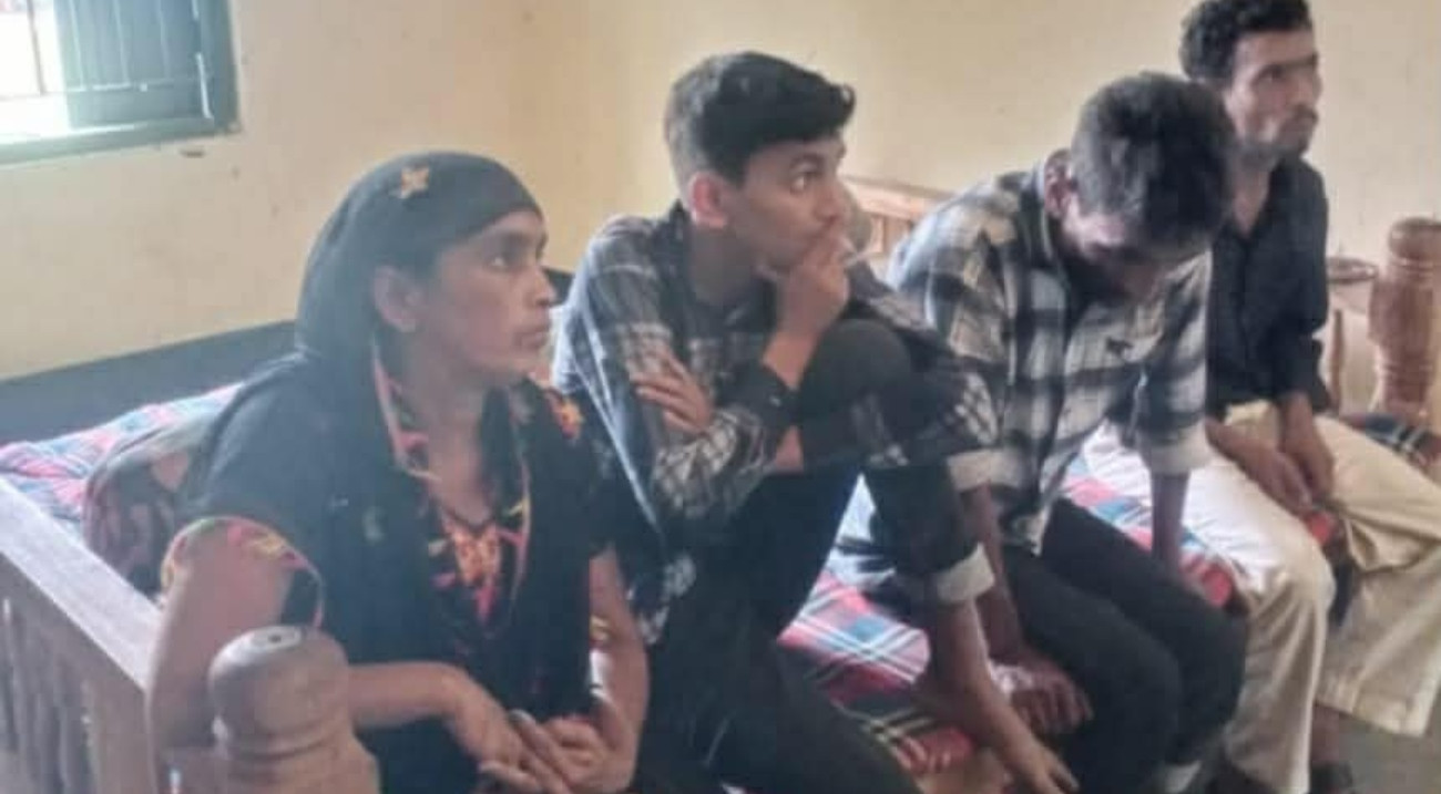 দিনাজপুর সীমান্ত দিয়ে অনুপ্রবেশ, ৪ জনকে আটক করলেন স্থানীয় জনতা
