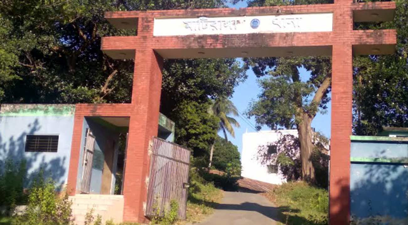 মাটিরাঙ্গায় গাছ থেকে পড়ে শিশুর মৃত্যু