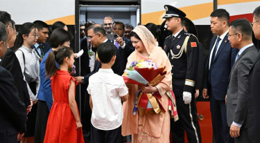 বেইজিংয়ে প্রধানমন্ত্রীকে লাল গালিচা সংবর্ধনা