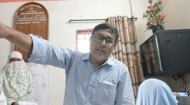 অতিরিক্ত বিদ্যুৎ বিলের অভিযোগে ডিমলায় পল্লী বিদ্যুৎ অফিস ঘেরাও
