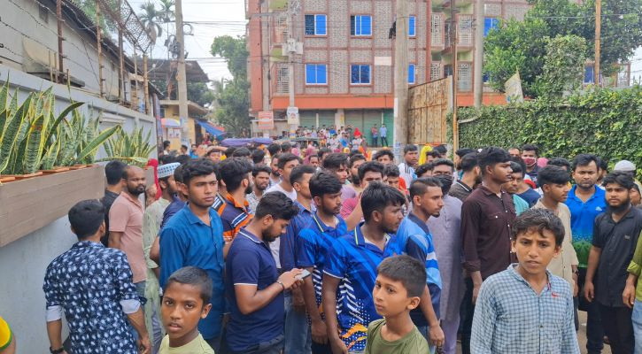 গাজীপুরে কারখানায় শ্রমিক নিহতের ঘটনায় বিক্ষোভ ও ভাঙচুর