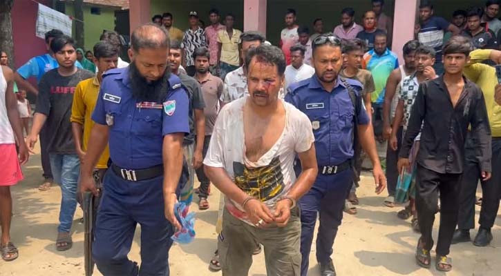 আগ্নেয়াস্ত্র ও গুলিসহ যুবক আটক, সংঘবদ্ধ পিটুনির পর পুলিশে সোপর্দ