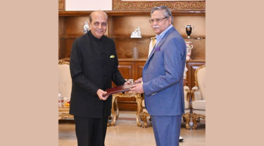 রাষ্ট্রপতির কাছে ভারতের নতুন হাইকমিশনারের পরিচয়পত্র পেশ