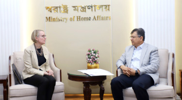 পাচার হওয়া অর্থ ফেরাতে যুক্তরাজ্যের সহযোগিতা চাইলেন স্বরাষ্ট্রমন্ত্রী
