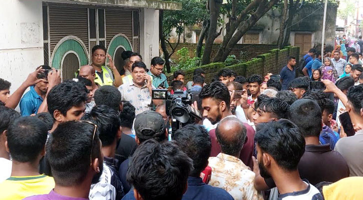 বাড়ি পৌঁছে দেওয়ার কথা বলে শিশুকে ধর্ষণচেষ্টা, মাদরাসা শিক্ষক আটক