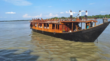 কীর্তনখোলা নদীতে নৌতরি ‘কুইন অব উলানিয়া’ উদ্বোধন