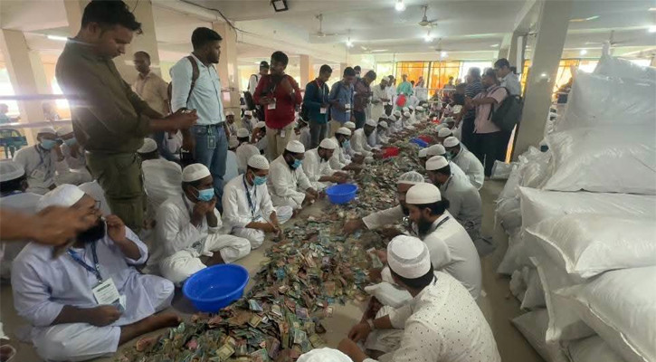 পাগলা মসজিদের ১৩ দানবাক্সে মিললো রেকর্ড ৪৩ বস্তা টাকা