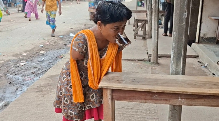 প্রতিবন্ধকতাকে জয় করে এগিয়ে চলা ভানুর গল্প