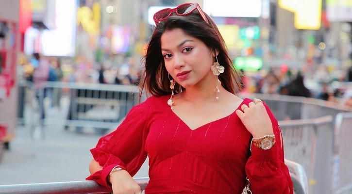 পারিশ্রমিক দিচ্ছেন না পরিচালক, অভিযোগ পারসা ইভানার