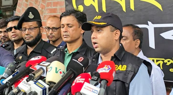 রাজধানীর সরকারি হাসপাতাল অভিযান, ১২ দালাল আটক