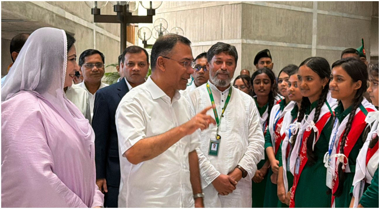 সংসদে মাদারীপুরের শিক্ষার্থীদের শিক্ষা সফর, প্রধানমন্ত্রীর সঙ্গে সাক্ষাৎ