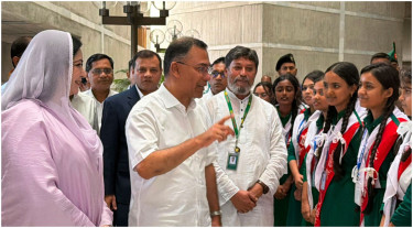 সংসদে মাদারীপুরের শিক্ষার্থীদের শিক্ষা সফর, প্রধানমন্ত্রীর সঙ্গে সাক্ষাৎ