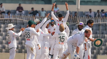 তাইজুলের সাত উইকেটেও বড় লিড জিম্বাবুয়ের
