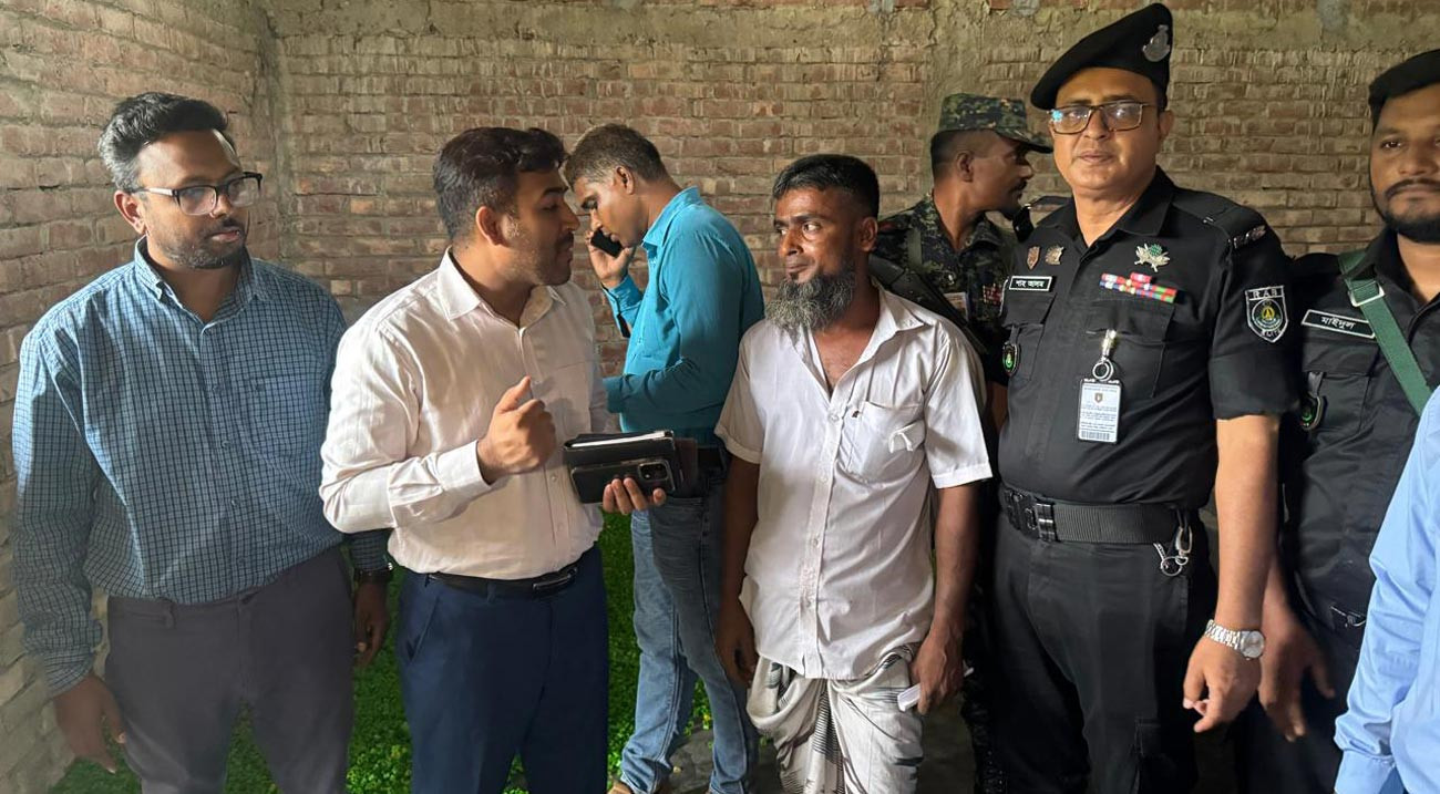 নিষিদ্ধ রাসায়নিক ও রং মিশিয়ে তৈরি হচ্ছিল চিপস, দুই কারখানাকে জরিমানা