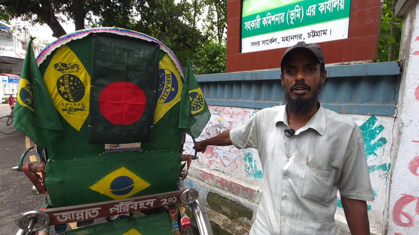 ব্রাজিলপ্রেমে রঙিন শফি আলমের রিকশা