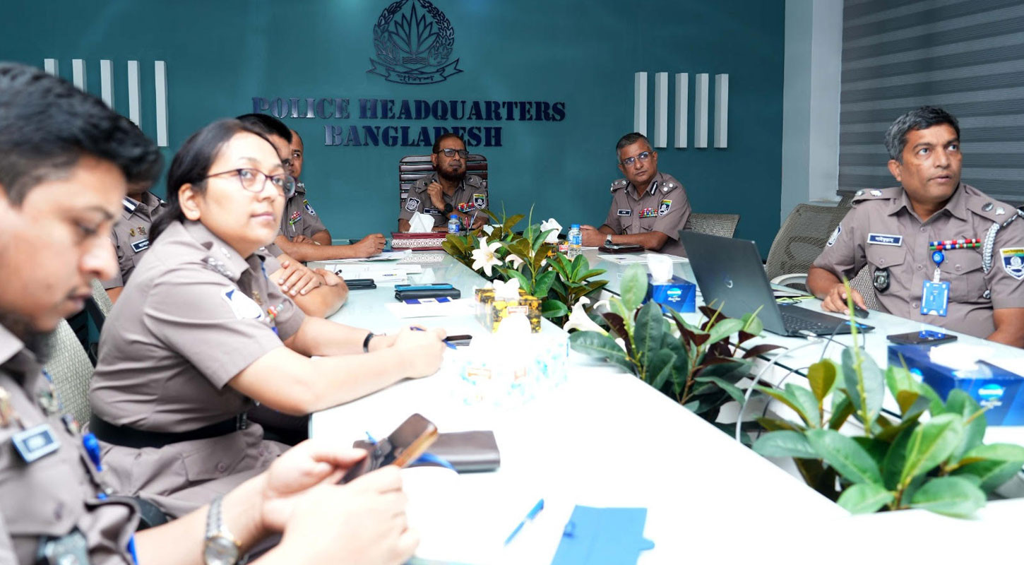 পুলিশকে সর্বোচ্চ পেশাদারত্বের সঙ্গে কাজ করার নির্দেশ