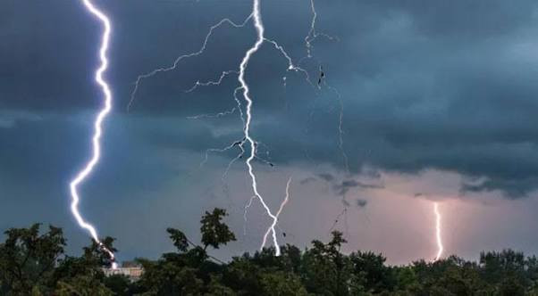 জুলাই মাসে বজ্রঝড়-বন্যার শঙ্কা, বাড়বে গরমও