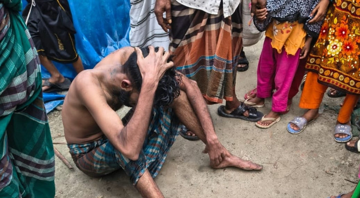 সাড়ে তিন ঘণ্টা কচুরিপানার মধ্যে লুকিয়েও শেষ রক্ষা হয়নি
