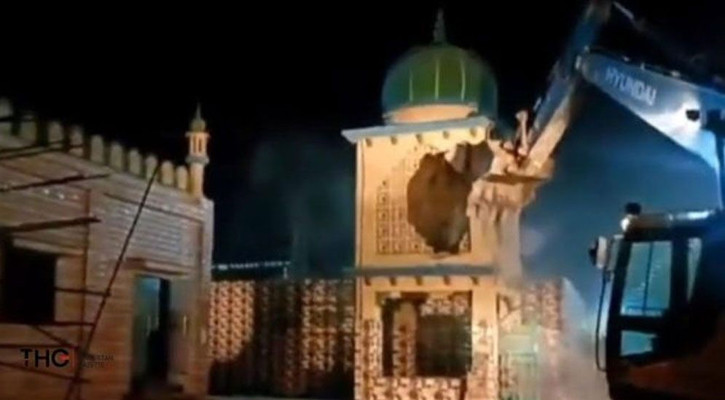 নোটিশ ছাড়াই ভারতে ভাঙা হলো তিন মসজিদ ও মাজার