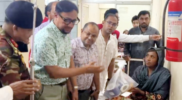 হাম আক্রান্ত ২০০ পরিবারে ১০ হাজার টাকা করে দিল রেড ক্রিসেন্ট
