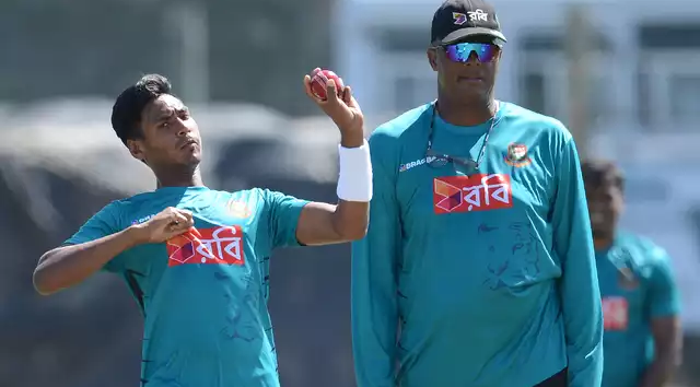 বাংলাদেশ সিরিজের মাঝপথেই জিম্বাবুয়ের বোলিং কোচ ওয়ালশ