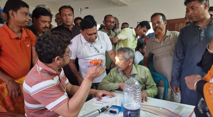 পাইকগাছায় বিনামূল্যে চক্ষু চিকিৎসা ক্যাম্প, ৫ শতাধিক রোগীর ছানি অপারেশনের ব্যবস্থা