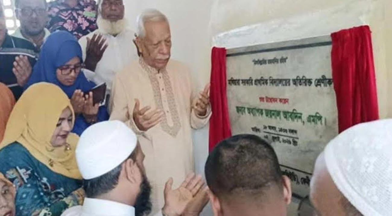ফেনীতে তিন সরকারি প্রাথমিক বিদ্যালয়ের নতুন ভবনের উদ্বোধন