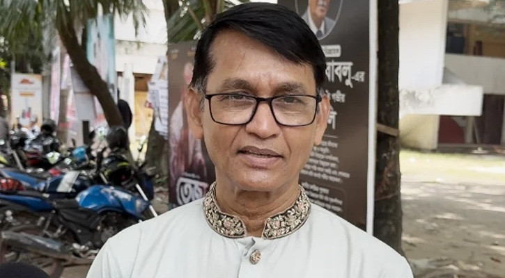 খুবই সুন্দর, সুশৃঙ্খল পরিবেশে ভোট দিয়েছি: আজিজুল হাকিম
