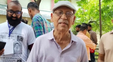 রাজনীতি করলে অভিনয় ছেড়ে দেওয়া উচিত: আবুল হায়াত