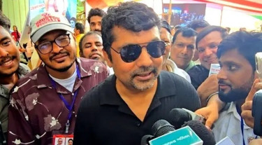 ‘জায়েদ খান ও তার ডিগবাজি মিস করি’, ভোট দিতে এসে জয়