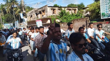 ফরিদপুরে আর্জেন্টিনা সমর্থকদের মোটরসাইকেল-প্রাইভেটকার শোভাযাত্রা